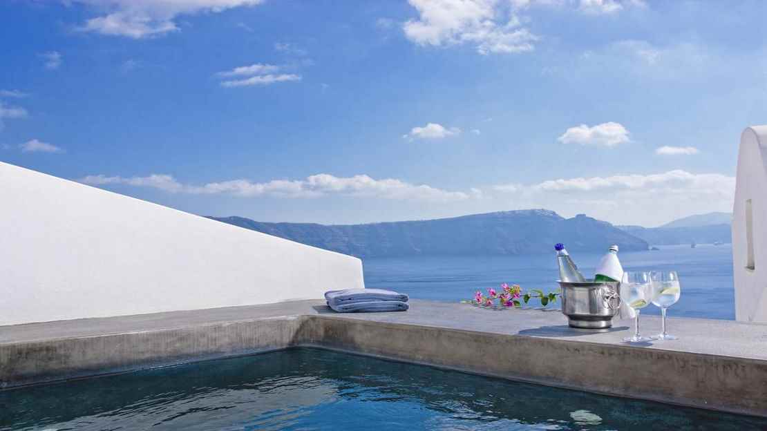 Deluxe Suite with Outdoor Jacuzzi 